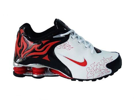 Nike shox r4 torch black white red has 