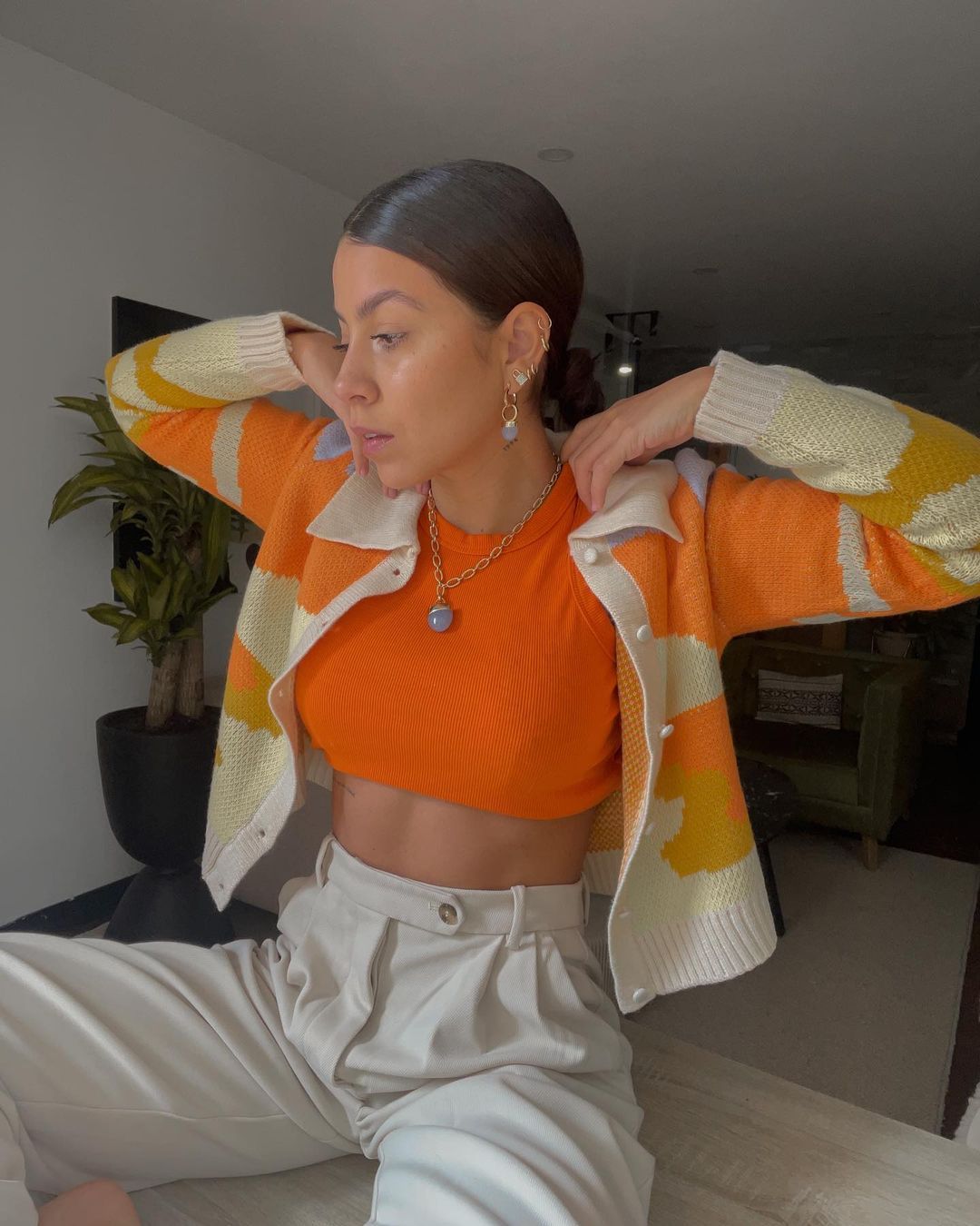 maria josé arroyo. on Instagram: “Vestirte linda para estar en casa también es un goal ✨✌🏽 mis accesorios son de @yanbal✨ #HechoEnLatam #LookYanbal #ad” Arroyo, Jose, Goals, Crop Tops, Instagram, Outfits, Women's Top, Fashion, Maria Jose