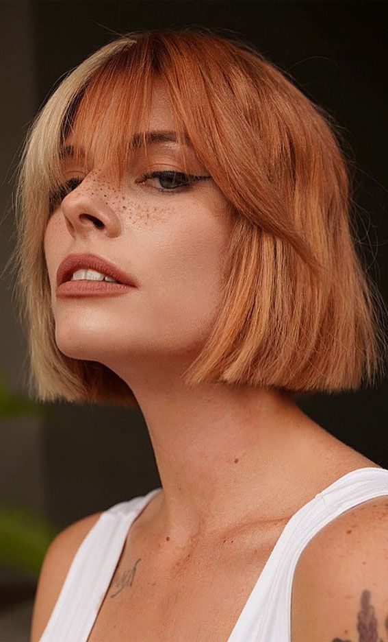 two tone hair color blonde and copper, split two color hair, split dye hair blonde and orange, bob haircut with bangs, short bob, two tone bob haircut with fringe Short Copper Hair, Copper Hair Color, Short Hair With Bangs, Short Trendy Hair, Short Bob Bangs, Short Bob Haircuts, Split Dyed Hair, Split Hair, Color Block Hair