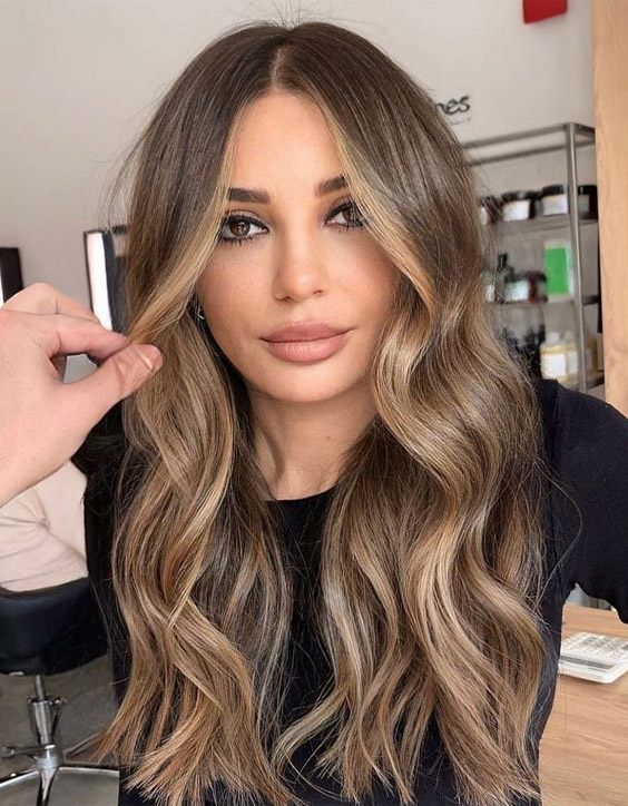 Sandre Beige Hair Color ideas In 2021 Brunette Hair Color With Highlights, Brunette Balayage Hair, Hair Color Balayage, Light Brown Hair Balayage, Balayage Hair Caramel, Bayalage, Light Brown Beige Hair, Dark Hair Light Highlights, Hair Beauty