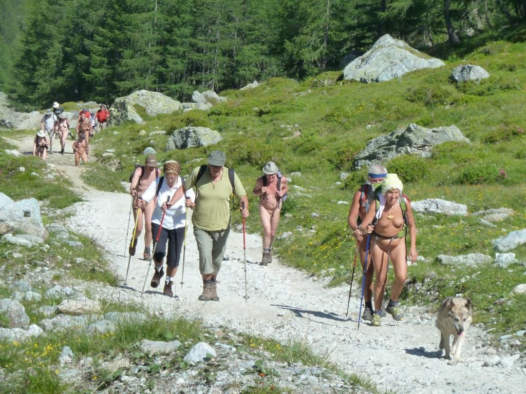 Caution: Naked Hiking Day June 21 pictures Caution: Naked Hiking Day June 21 foto