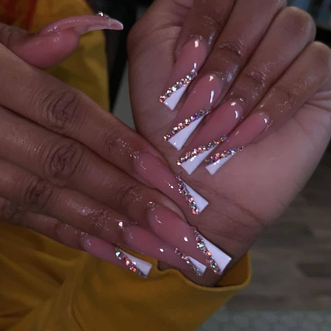 Empire Nail Clips on Instagram: “Beautiful nail art➡️💅💗 Tag your friends to show them this 🤗❤ ___________________________________ . Follow :👉 🌹 @empirenailclips 🌹…” Long French Tip Nails, French Tip Acrylic Nails, Acrylic Nail Tips, White Acrylic Nails, Long Square Acrylic Nails, Bling Acrylic Nails, Summer Acrylic Nails, Pretty Acrylic Nails, Bling Nails