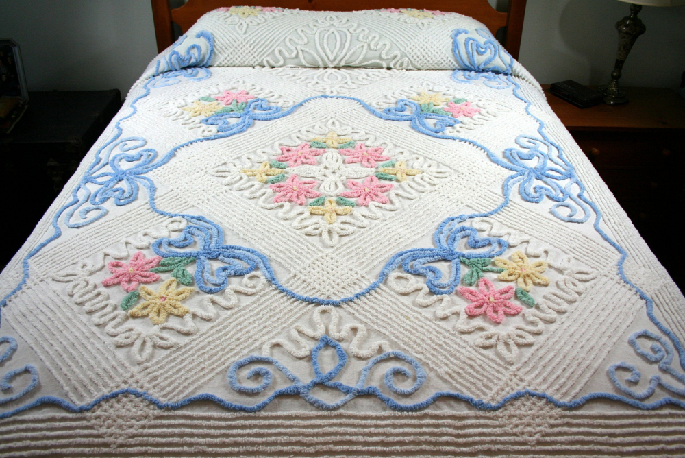 Vintage Tufted Chenille Bedspread Full Queen 1960s In 2020 Chenille vintage-tufted-chenille-bedspread-full-queen-1960s-in-2020-chenille