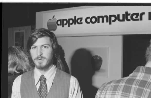 Apple Non Registra Il Marchio Di Steve Jobs E Lo Regala A Due Imprenditori Napoletani Steve Jobs Steve Jobs Apple Steve Jobs Biography