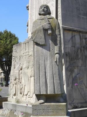 Le monument aux morts de la Grande Guerre Soissons France - piscine crecy la chapelle Le monument aux morts de la Grande Guerre Soissons France - piscine crecy la chapelle