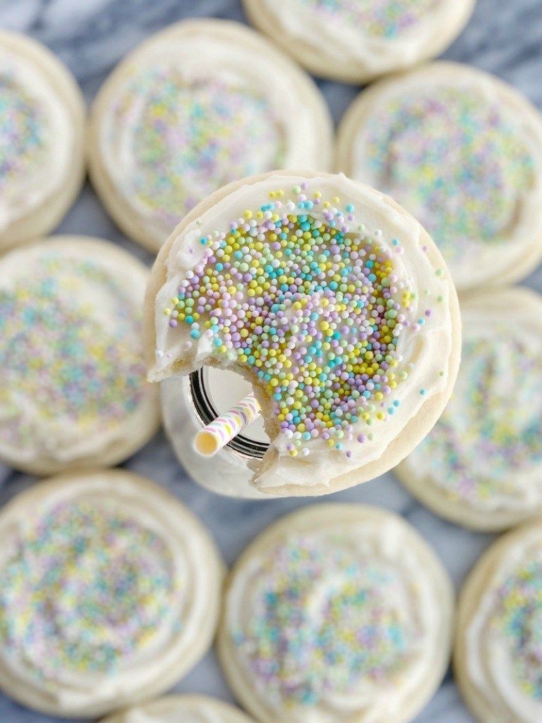 Perfect Sugar Cookies | Sugar Cookie Recipe | This is the only sugar cookie recipe you'll need! Perfectly soft-baked, thick, chewy, and so creamy thanks to the surprise ingredient - cream cheese! Topped with a sweet & simple powdered sugar frosting. Change up the sprinkles for all different Holidays! #sugarcookies #cookierecipes #dessertrecipes #recipeoftheday Soft Sugar Cookie Recipe, Cream Cheese Sugar Cookies, Perfect Sugar Cookies, Soft Sugar Cookies, Sprinkle Cookies, Sugar Cookie Dough, Butterfinger Cookies, Chocolate Chip Pudding Cookies, Chocolate Cookie Recipes