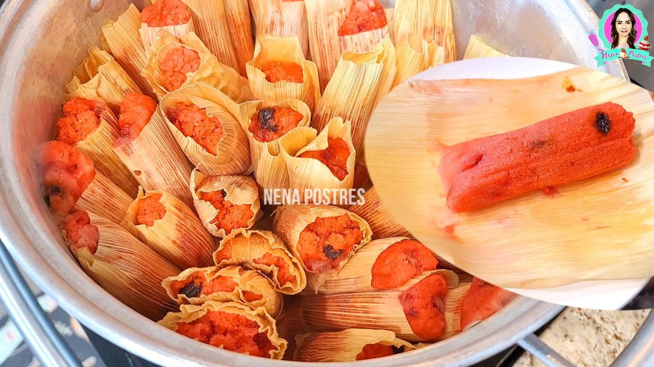 Nena Postres - Tamales Dulces de Fresa pequeña receta a mi estilo | Facebook Champurrado, Sweet Tamales, Mexican Food Recipes, Corn, Deserts, Strawberry, Cooking, Youtube, Authentic
