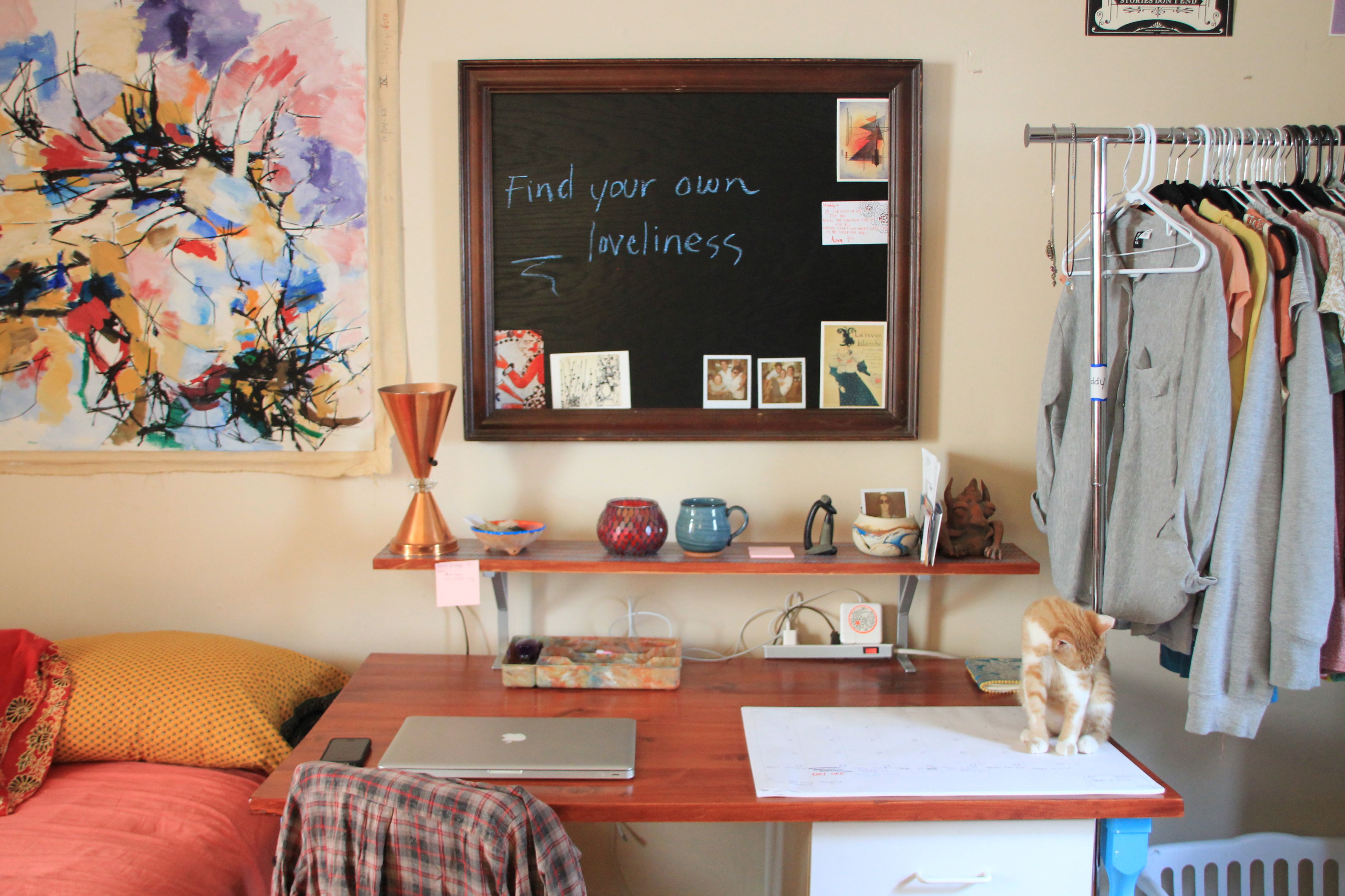41 Small College Apartment Bedroom Ideas College Dorm Room Decor College Bedroom Decor Dorm Room Designs