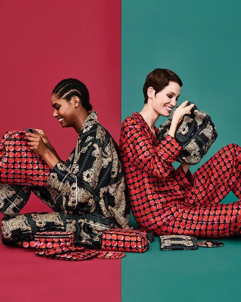 Shop the look on ModeSens! La Doublej Silk Pajama In Black Cherries. Feeling fierce or fruity? Our new silk pajama sets come with matching eye masks, pochettes and multi-purpose carrying cases to have you feeling First-Class (even if you're flying economy). ✈️ #checkmodesensbeforeyoubuy #findwithmodesens #holidaystyle #silk #ladoublej Carrying Cases, Silk Pajama Set, Eye Masks, Holiday Fashion, Cherries, Daily Fashion, Fierce, Fruity, Flying