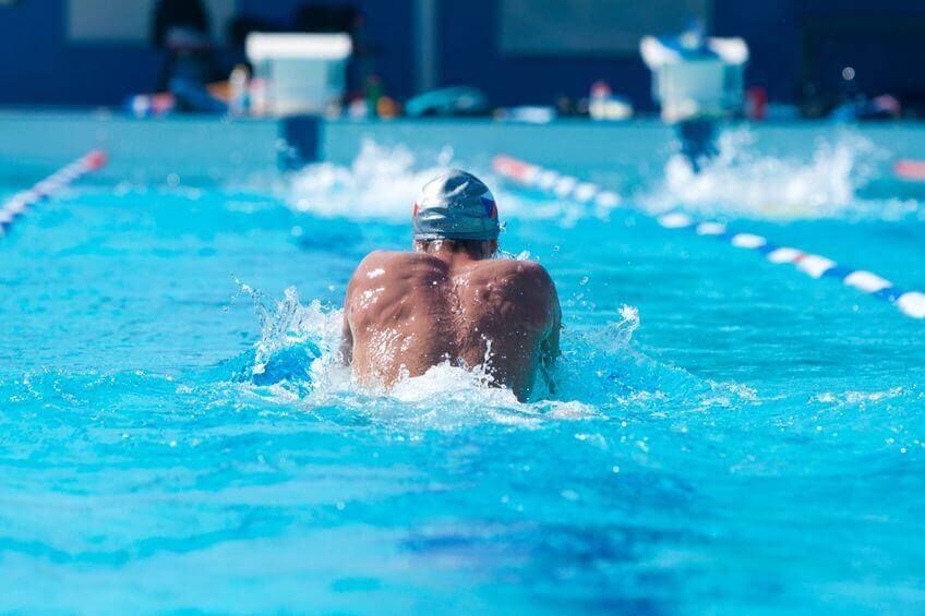 Im schwimmbad jungs kennenlernen