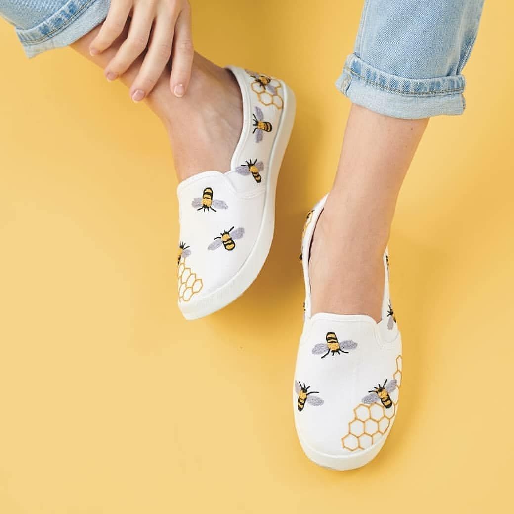 Cristina on Instagram: “😍 DIY! Find my tutorial and pattern for these beautiful embroidered summer shoes in issue 95 of @molliemakes magazine. Aren't they cute? I…”