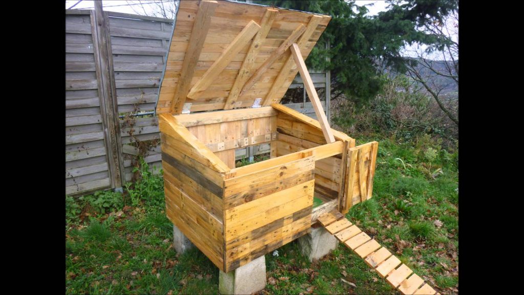 Construire Cabane Avec Des Palettes Une Dans Les Arbres Construction | Poulailler palette ...