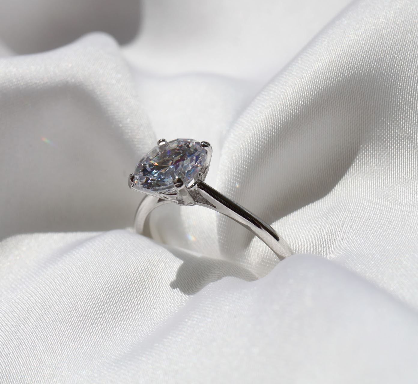 Con este anillo con un solitario en Zirconia Corte Redondo 7.0 mm en Plata 925. Las Zirconias son de alta calidad AAA , todas nuestras piezas de joyeria son fabricadas bajo los más altos estandares. Zirconia AAA Corte Redondo 7.0 mm x 7.0 mm Plata .925 Gratis Estuche para regalo Gratis Franela para su limpieza Mucha Plata México pone a tu disposición Joyeria elaborada en Plata 925, con diseños nacionales seleccionados. Nuestro Compromiso es ofrecer productos en plata, con fino acabado, pulido ex Zirconia, Sapphire Ring, Heart Ring, Engagement Rings, Jewelry, Solitaire Ring, Jewelry Trends, Flannels, Wedding Rings
