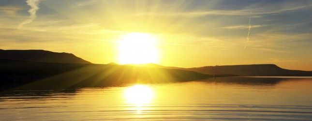 Sunset Wallpaper Of A Golden Sunrise Over Waves On A Beach Sunset Wallpaper Nature Desktop Beautiful Sunset