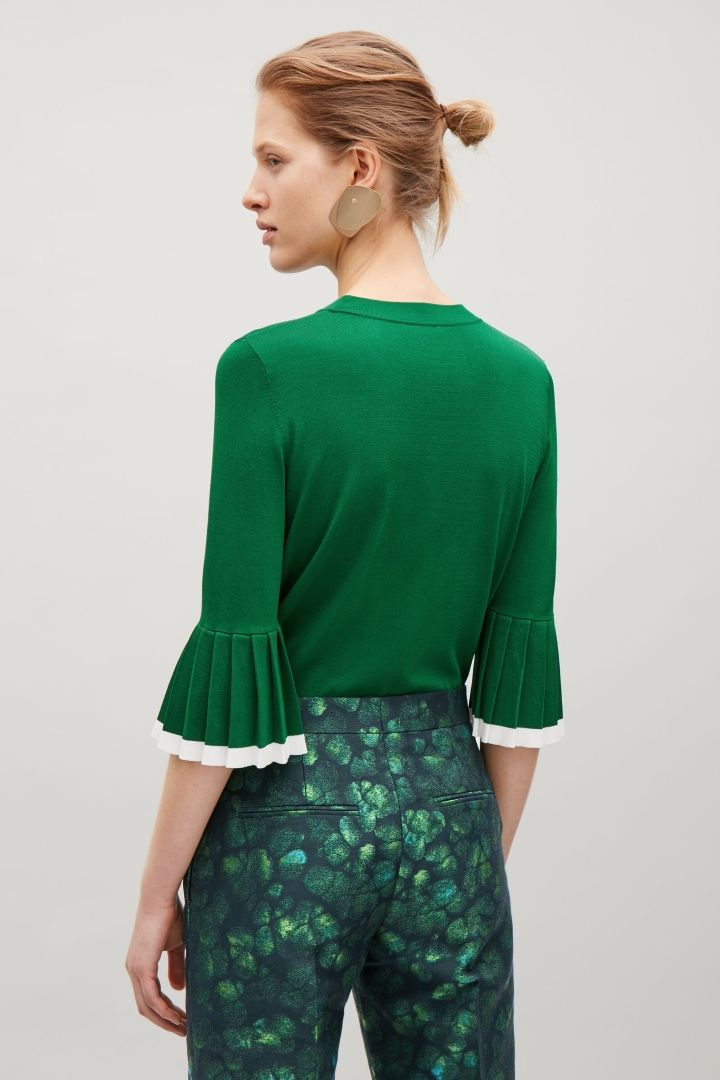 Acne Studios Nilo Face Bottle Green Is A Classic Fit V Neck Sweater With An Embroidered Face Patch The Face Collect Acne Studio Menswear Clothes Vneck Sweater