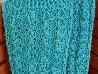 Tänään vietetään Pimeän kaupan iltaa ja Wetterhoffilla kisataan jälleen Hohtoneulonnan SM- tittelistä. Ensin ajattelin jättää väliin koko k... Knitting Socks, Blanket, Crochet, Knit Socks, Ganchillo, Blankets, Cover, Crocheting, Comforters