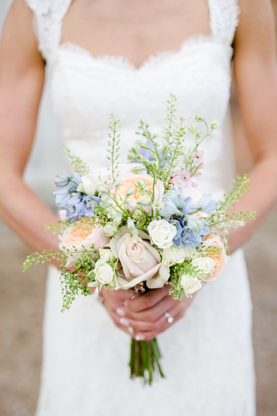 11 Petite & Pretty Wedding Bouquet Ideas