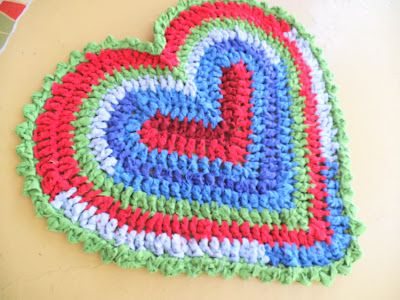 apple blossom dreams love lives rugs from recycled sheets crochet rag rug from sheets