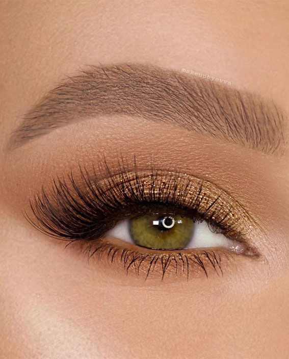 Soft Glam Makeup Looks To Try This Season, Eyeshadow makeup Ideas Gold Eyeshadow Looks, Eyeshadow For Green Eyes, Shimmer Eye Makeup, Soft Eye Makeup, Prom Eye Makeup, Natural Prom Makeup, Wedding Eye Makeup, Gold Eyeliner, Makeup Looks For Green Eyes