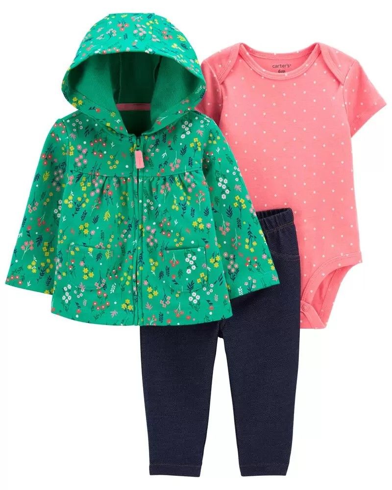 Uauuu! Visual completo! Produzido em tecidos leves com algodão, o Conjunto Little Floral conta com três peças práticas, perfeitas para os dias mais amenos. Detalhes: Casaco floral com capuz; Calça com cós elástico; Body com botões de pressão. Cardigan Floral, Floral Hoodie, Printed Cardigan, Print Bodysuit, Cotton Bodysuit, Kids Outfits Girls, Girl Outfits, Knit Denim Pants, Hoodie Set