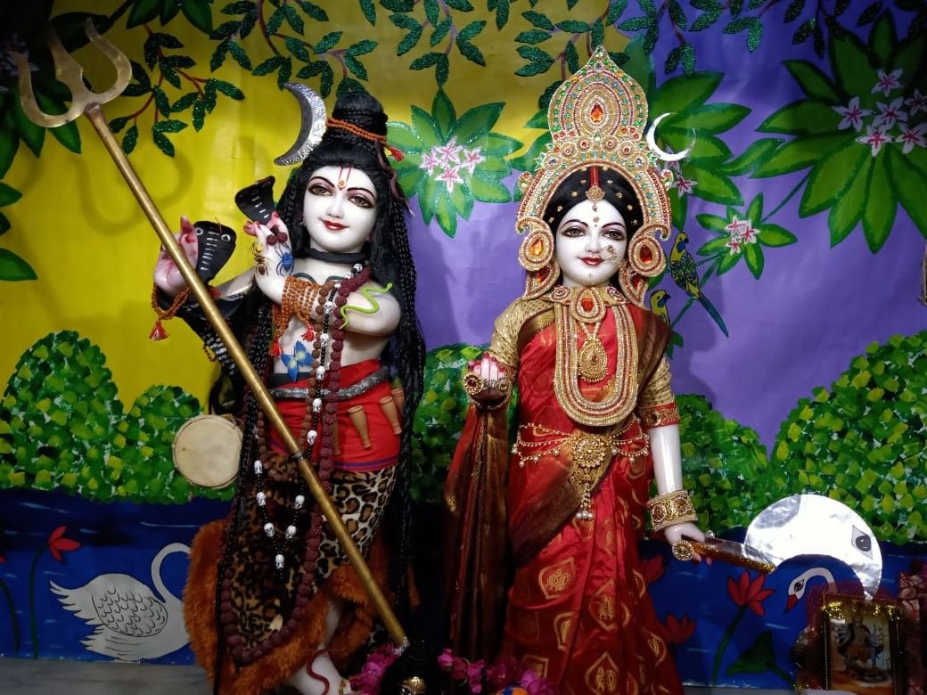 *21फरवरी 2020* *" श्रृंगार दर्शन " " *श्री* *श्री* *राधा* *माधव* *मंदिर* *शिवरात्रि के उपलक्ष्य में श्री श्री *राधा माधव जी के भगवान शिव व माँ पार्वती जी के स्वरूप में विशेष दर्शन* 🦜🦜❤❤🦚🦚🌿🌿 B-18 Ganesh puri, Shalimar garden , Sahibabad Ghaziabad Pin:- 201005 {Near Raj Bagh metro station } Radha Krishna Photo, Krishna Photos, Krishna Images, Goddess Art, Metro Station, Ganesh, Zelda Characters, Fictional Characters, Princess Zelda