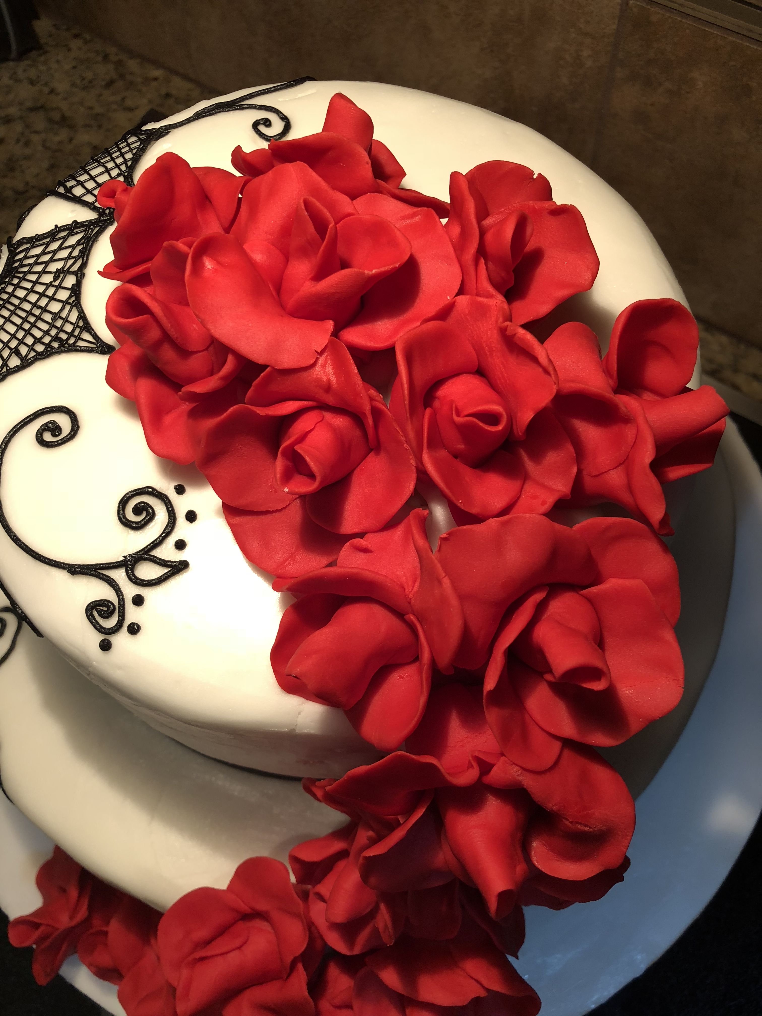 Fondant roses on wedding cake Cake craft, Fondant rose, Cake