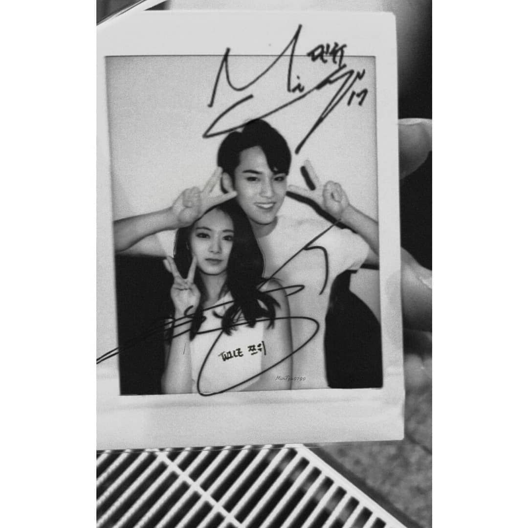 Mingyu & Tzuyu di Instagram "MinTzu polaroid 📷💕 . © owner | EDITED by me _ #MinTzu #2yu #TzuMin #KimMingyu #ChouTzuyu #Mingyu #Tzuyu #MingyuTzuyu #민규 #쯔위 #민쯔…" Seventeen Scoups, Mingyu Seventeen, Cute Couples Goals, Couple Goals, Kim Min Gyu, Chou Tzu Yu, Kpop Couples, Tzuyu Twice, Love Scenes