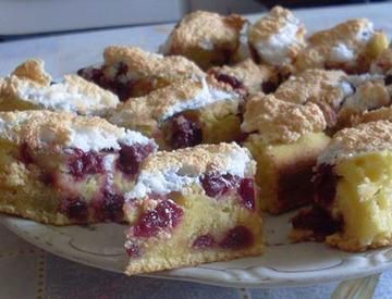 Villámgyors bögrés meggyes pite - BlikkRúzs Hungarian Desserts, Hungarian Recipes, Sweet Recipes, Cake Recipes, Dessert Recipes, Good Food, Yummy Food, Pastry Pie, Food Receipes