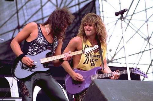 Jon Bon Jovi & Richie Sambora Bridge Over Troubled Water Bon Jovi and Richie Sambora Jon Bon Jovi, Bon Jovi 80s, Great Bands