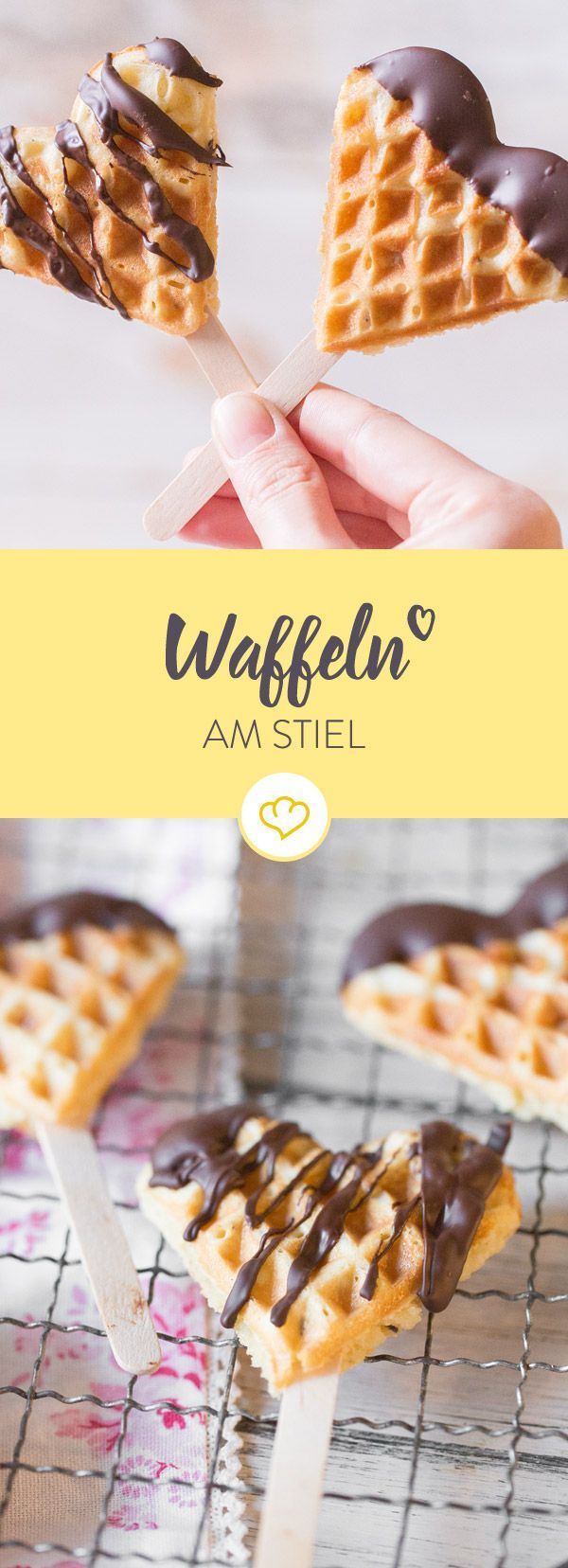 Warum Waffeln am Stiel? 1. Deine Hände bleiben sauber 2. Kein lästiges Geschirr Spülen 3. Weil sie einfach sooo hübsch sind! #halloweenbrownies