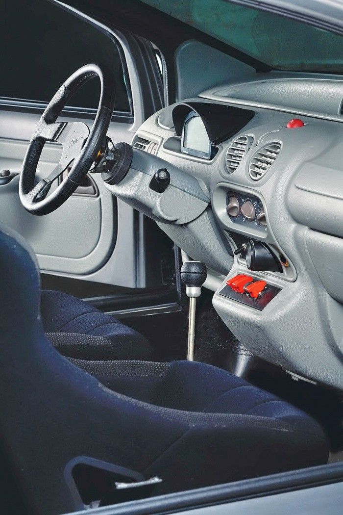 Avant Que Ne Sorte La Twingo Rs Il N Y Avait Pas Vraiment De Version Sportive De La Citadine De Chez Renault Pour R Primeiro Carro Carros Customizados Carros