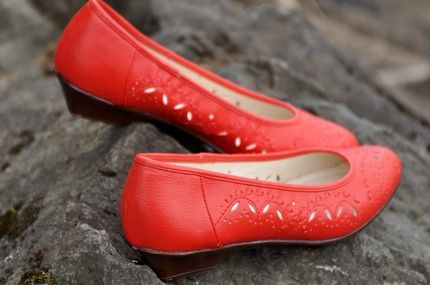 red flat shoes size 5