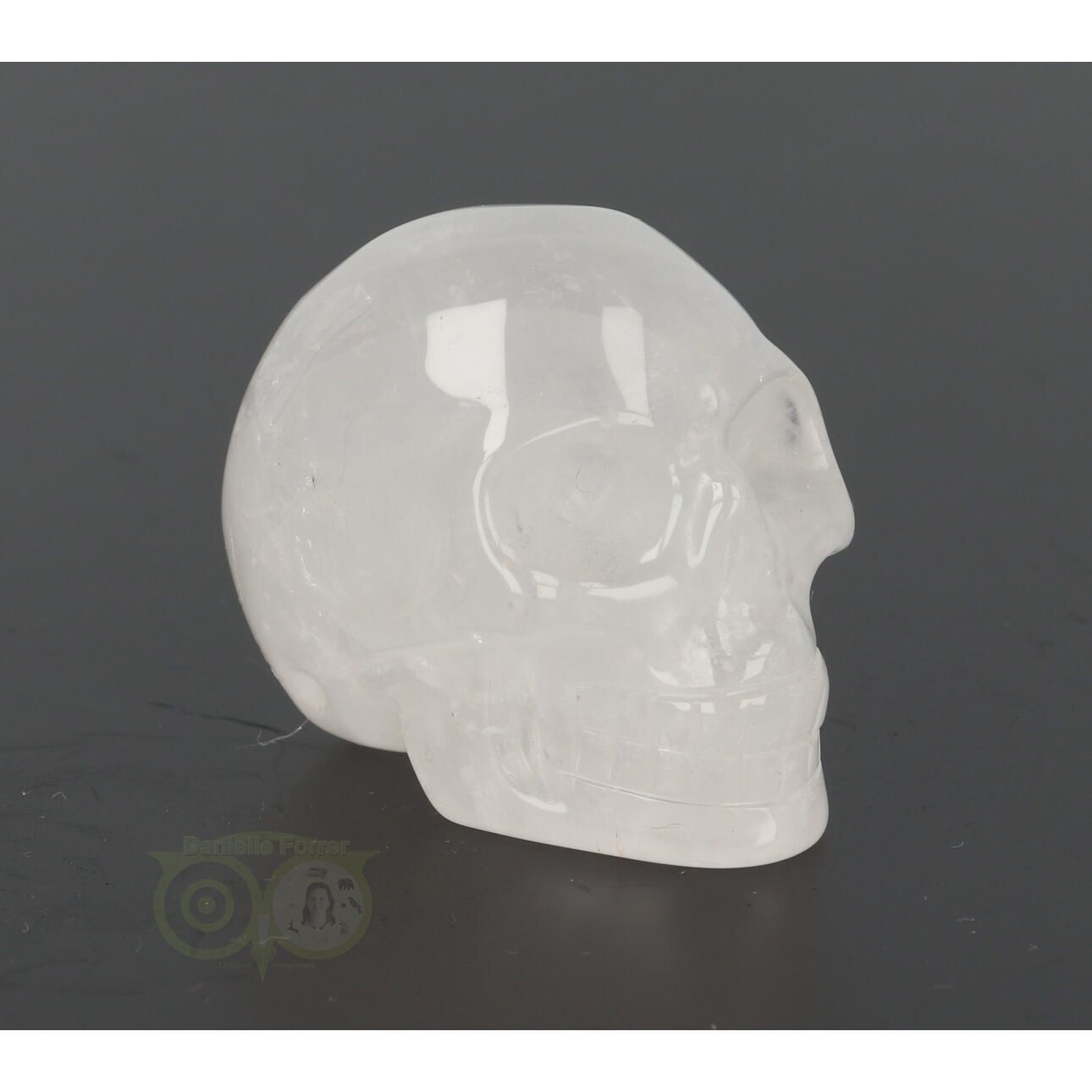 Prachtig klein gecarvde Bergkristal schedeltje deze schedel weegt 105 gram. Bergkristal reinigt de energie van een ruimte. Light Bulb, Klein, Home Decor, Products, Decoration Home, Room Decor, Light Globes, Home Interior Design, Gadget