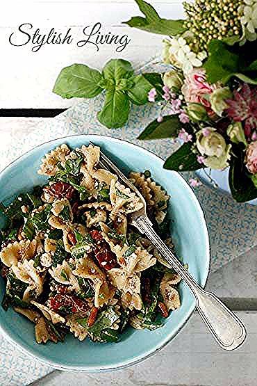 Heute verrate ich Euch mein Lieblings-Rezept für einen Nudelsalat mit Fetakäse...
