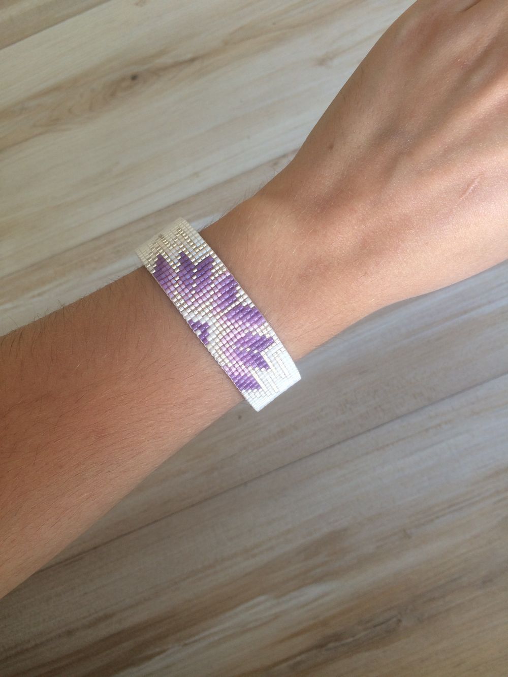 Bracelet Elsa Violet Blanc By Laaly Creations Orgu Bileklik Modelleri Boncuk Desenleri Boncuklu Bileklikler