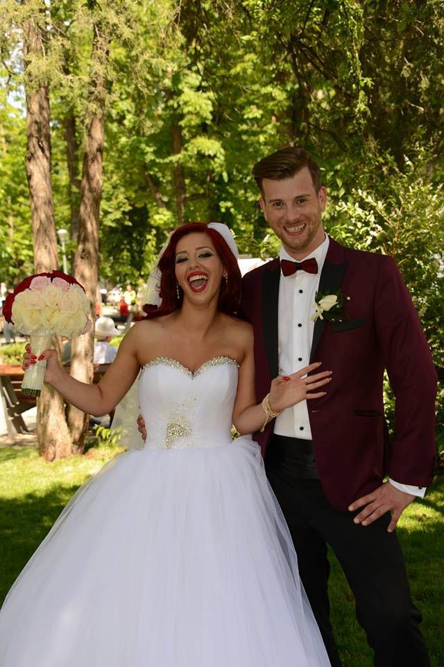 Happy & beautiful couple! White wedding dress, ombre bouquet White Wedding Dresses, Beautiful Couple, Wedding Sneaker, Bouquet, Strapless, Couples, Happy, Fashion, Moda