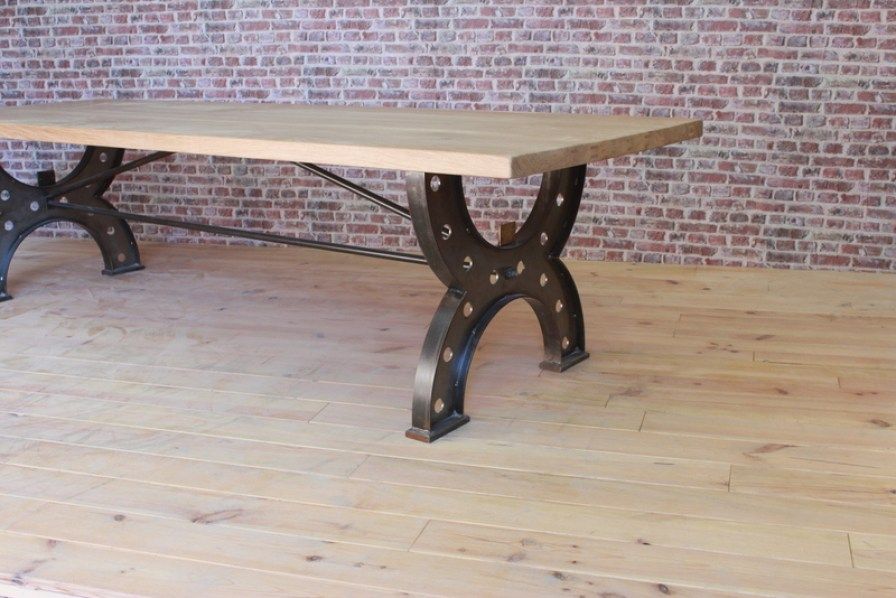 table industrielle de salle à manger | Table industrielle Table industrielle pied en fonte et plateau en frêne patiné