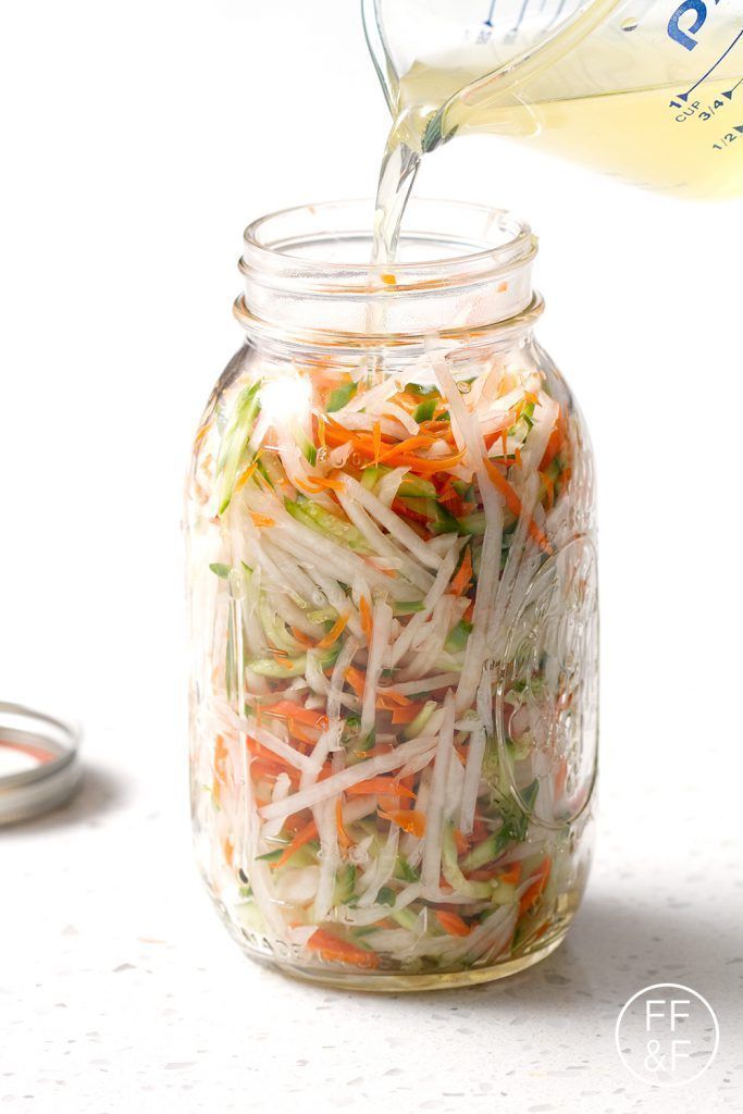 Here's a recipe for Vietnamese (quick) Pickled Vegetables using carrots, cucumbers and daikon radishes. Vietnamese Pickled Vegetables, Quick Pickled Vegetables, Vietnamese Recipes, Asian Recipes, Pickled Veggies Recipe, Pickled Carrots, Pickled Radishes, Vietnamese Cuisine, Vegetable Recipes