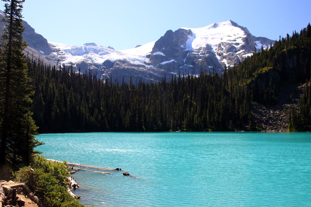 The View Of Middle Joffre Lakes In Joffre Lakes Provincial Park Vancouver Canada Tough Hike See Anna Carlson S 8 2016 Photo Joffre Lake Lake Pemberton