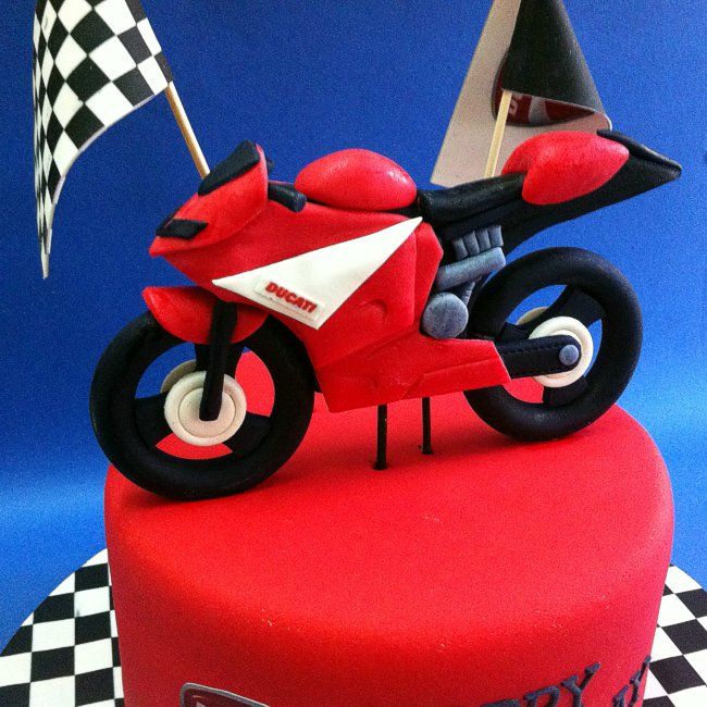 Fondant 3d Ducati Motorcycle Avec Images Gateau Moto Gateau