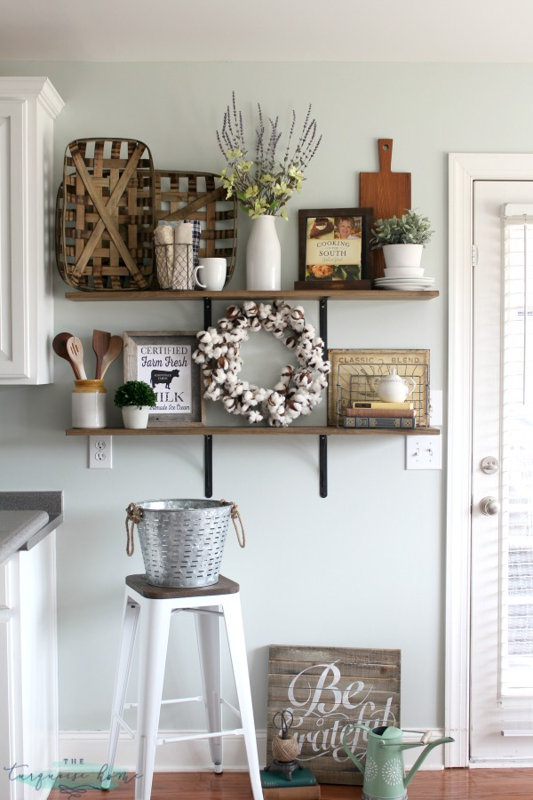 Decorating Shelves in a Farmhouse Kitchen Farmhouse Kitchen Diy, Modern Farmhouse Kitchens, Farmhouse Wall Decor, Farmhouse Style Decorating, Rustic Farmhouse, Farmhouse Shelving, Country Kitchen, Farmhouse Ideas, Diy Kitchens