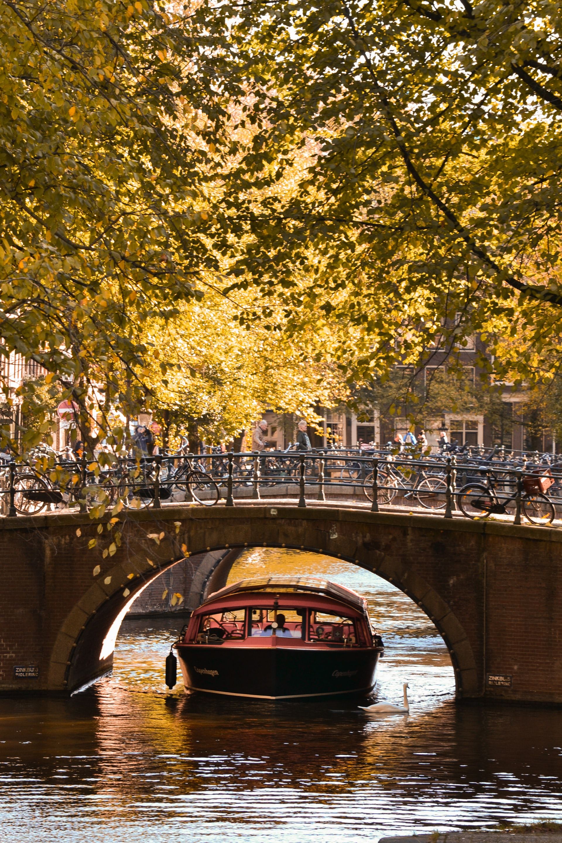 Los Canales De Amsterdam En Holanda Amsterdam Viaje A Europa Viajar En Pareja