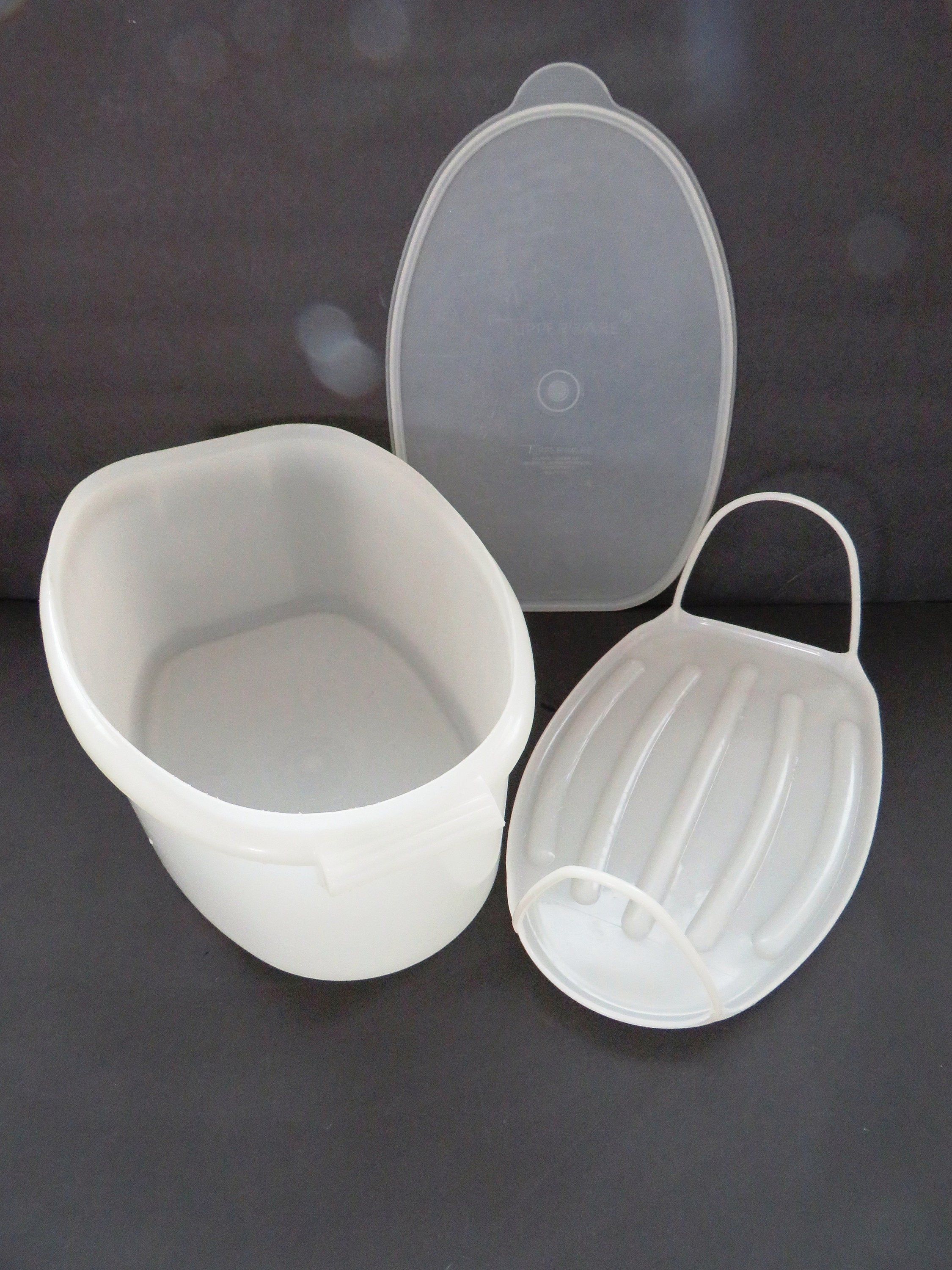 Embossed Rims 3 PC Cream Plastic Trays Vintage Collection