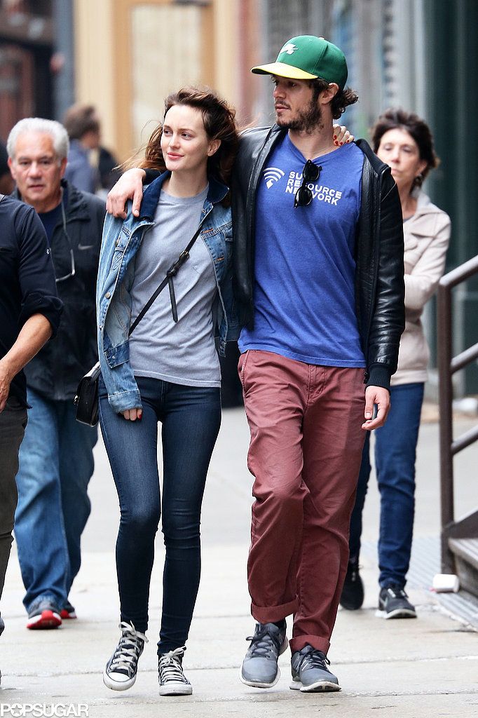 Celebrity & Entertainment Leighton and Adam Make Room For PDA on a Packed Street Cute