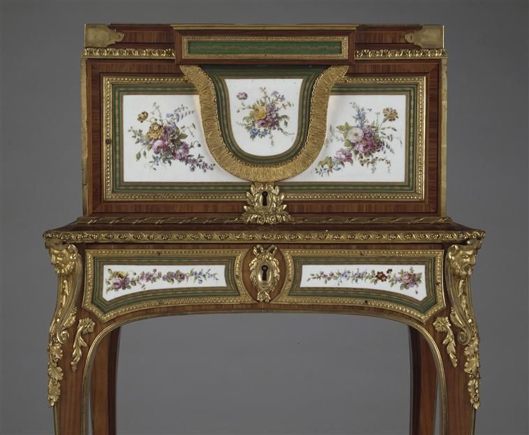 Le coffret à bijoux de Marie-Antoinette dauphine, château de Versailles, par Martin Carlin (1770) | Coffret bijoux, Bijoux de mariée, Marie antoinette