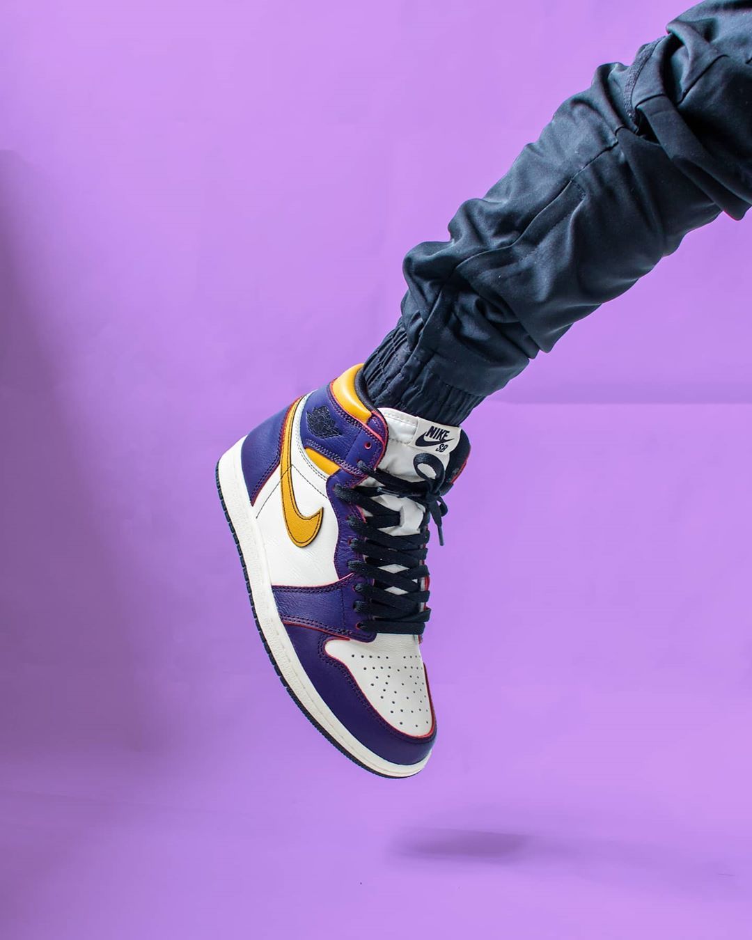 jordan 1 og defiant sb lakers