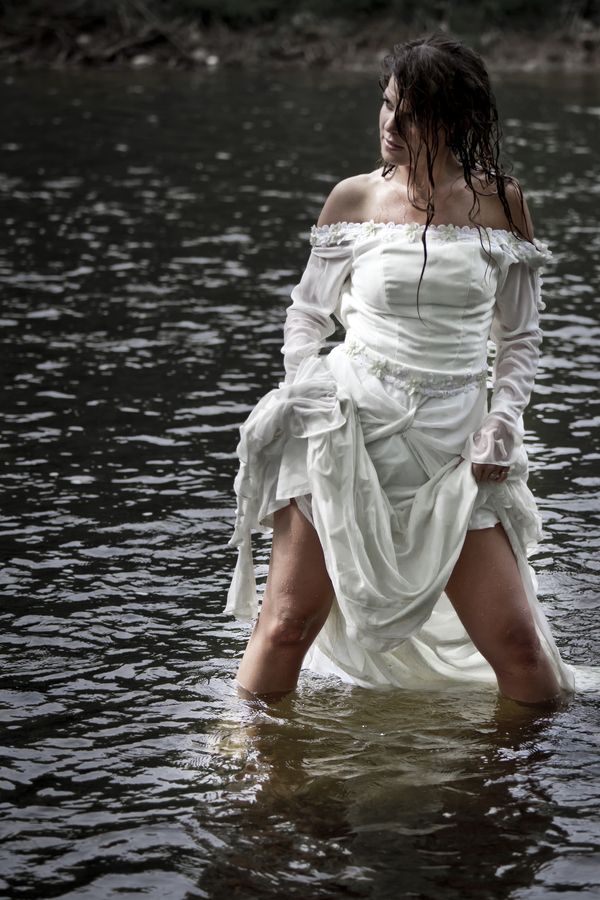 edgy bride | Runaway bride, Dresses, Bride