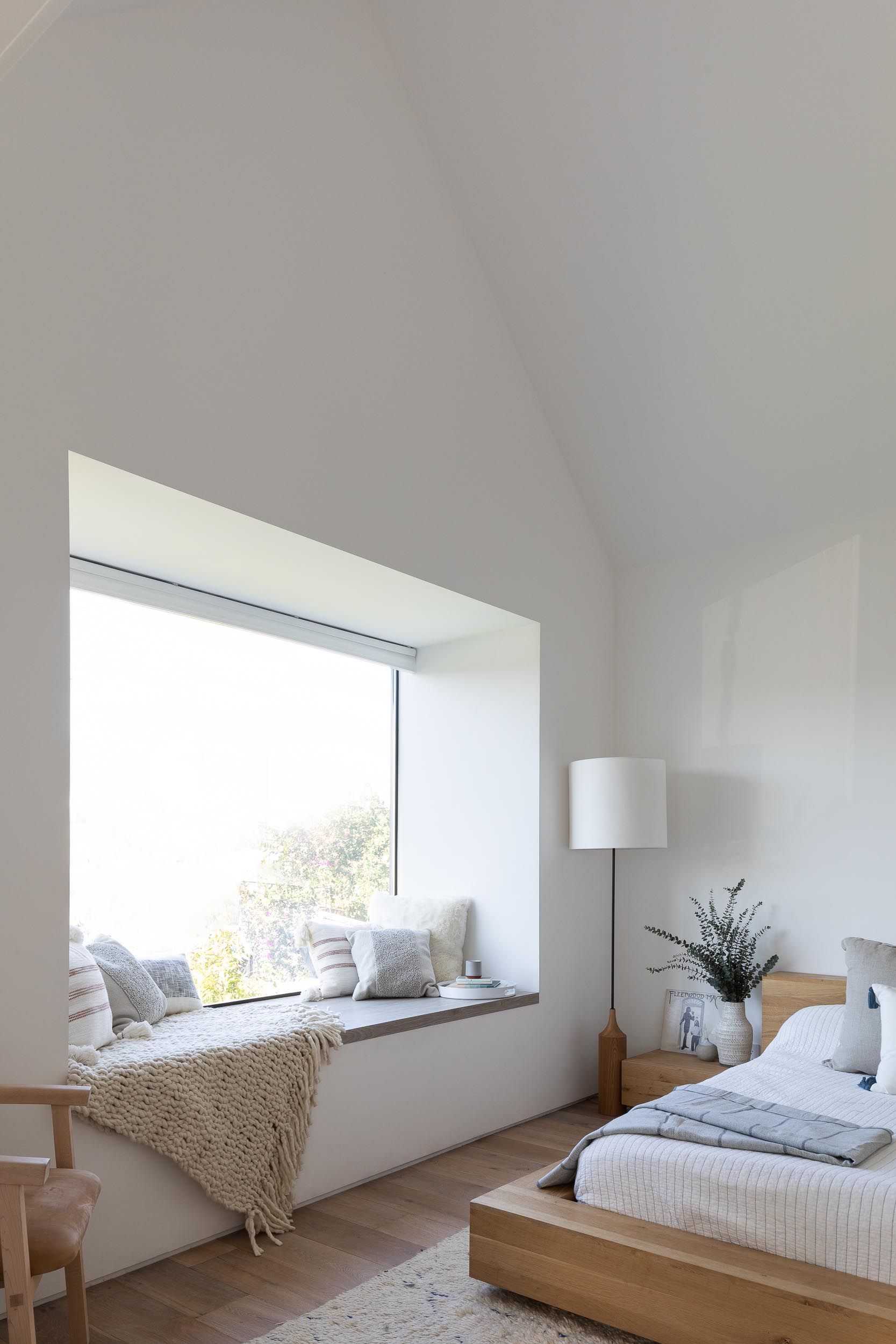 Bedroom Window Design, Bedroom Window Seat, Window Seat Design, Bedroom Seating, Bedroom Windows, Bedroom Layouts, Interior Design Bedroom, House Interior, Cozy Window Seat