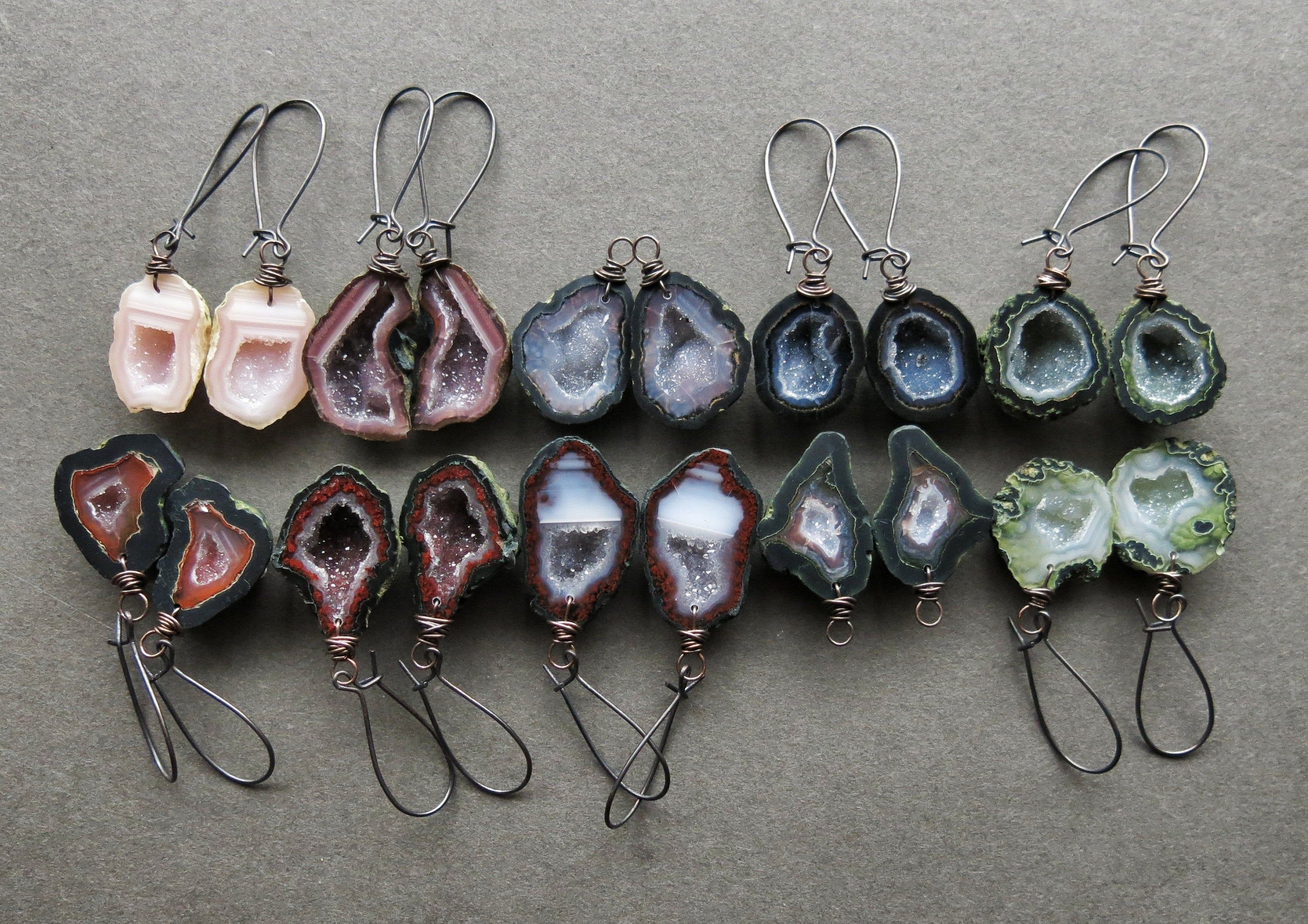 "Earth Goddess Geode Earrings: Make these sparkling druzy geode earrings your new wardrobe staple! Simultaneously modern and earthy, these versatile beauties will look dazzling with anything in your closet! ✧ Fair trade Mexican tabasco geodes ✧ 100% natural stones, NOT dyed or treated ✧ Approximately 2 inches long ✧ Comfortably lightweight at ~4 grams each (less than a US nickel) ✧ Crystal size ~20-25mm long (not including wire wrap) ✧ Elegant blackened metal hooks and wire wrap detail ✧ Your ch Geode Jewelry, Geode Earrings, Boho Earrings, Crystal Earrings, Crystal Jewelry, Funky Jewelry, Jewelry Inspo, Cute Jewelry, Jewelry Accessories
