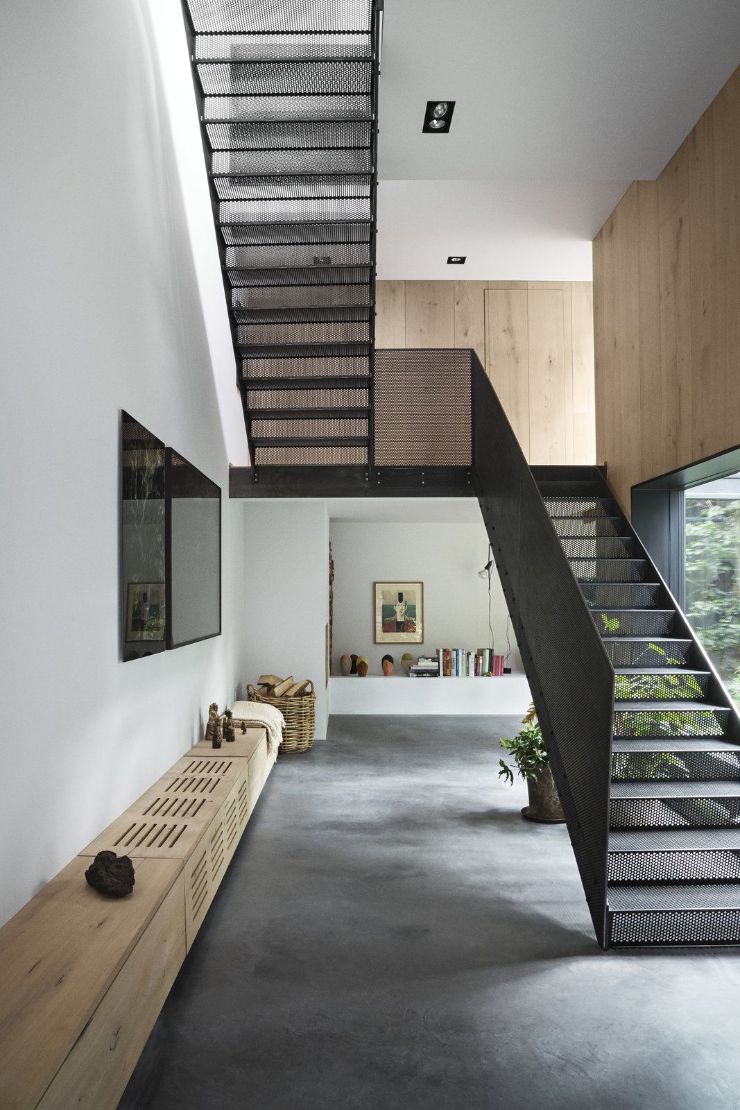 warehouse homes interior metal staircase Staircase Decor, Modern Staircase, Staircase Design, Staircase Ideas, Staircase Metal, Farmhouse Staircase, Black Staircase, Staircase Remodel, Stair Railing